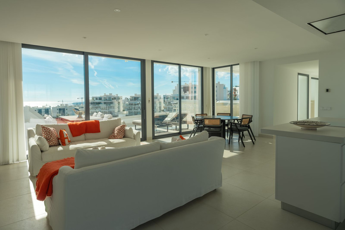 3 Bed Apartment for sale in Fuengirola Costa Del Sol, Málaga, Spain