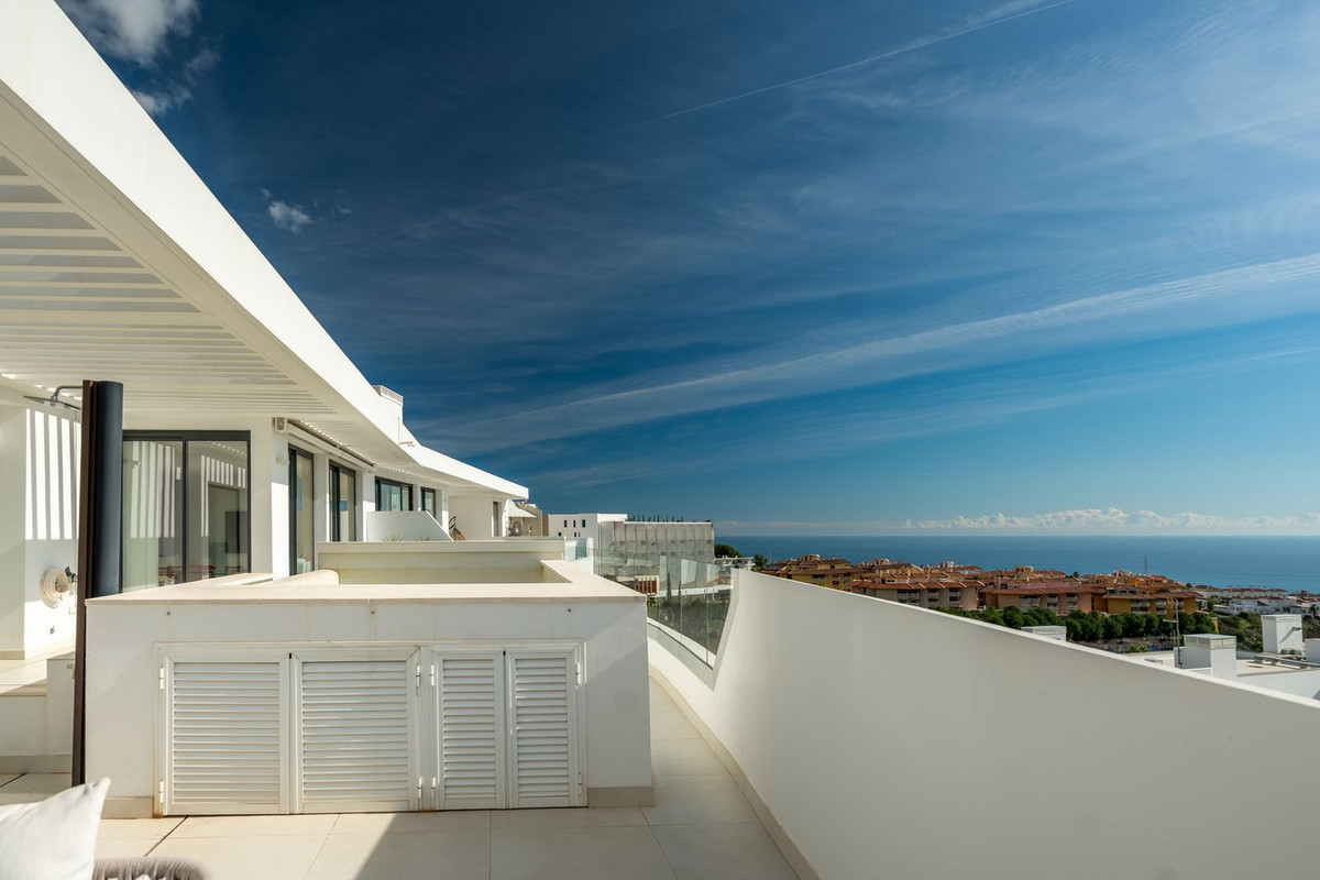 3 Bed Apartment for sale in Fuengirola Costa Del Sol, Málaga, Spain
