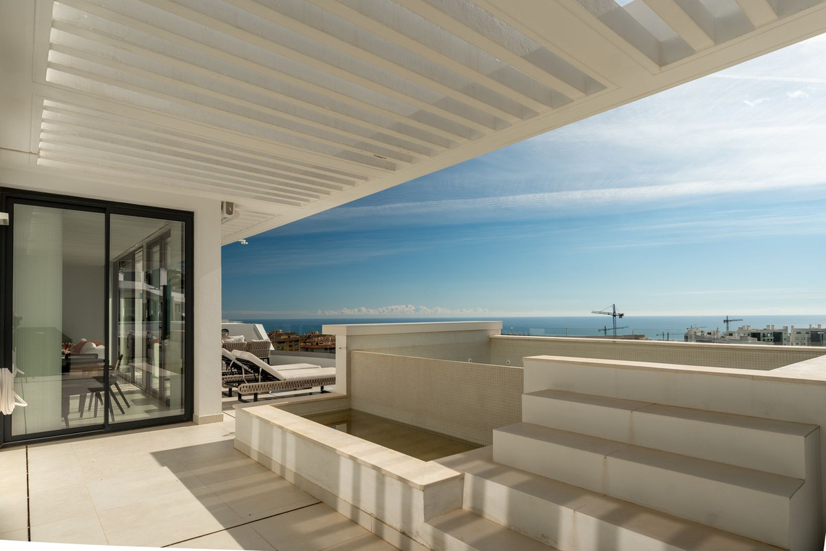 3 Bed Apartment for sale in Fuengirola Costa Del Sol, Málaga, Spain