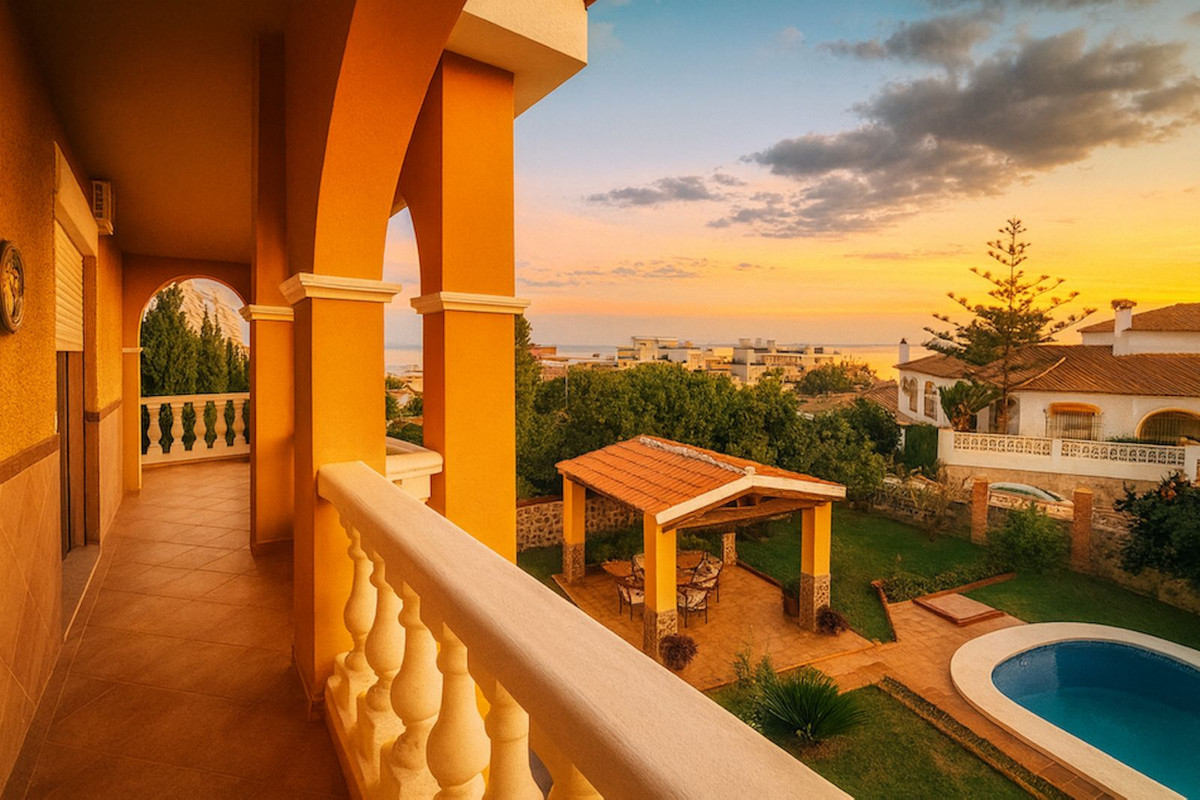 Se vende Villa - Chalet de 3 dormitorios en Costa Del Sol, Málaga, España