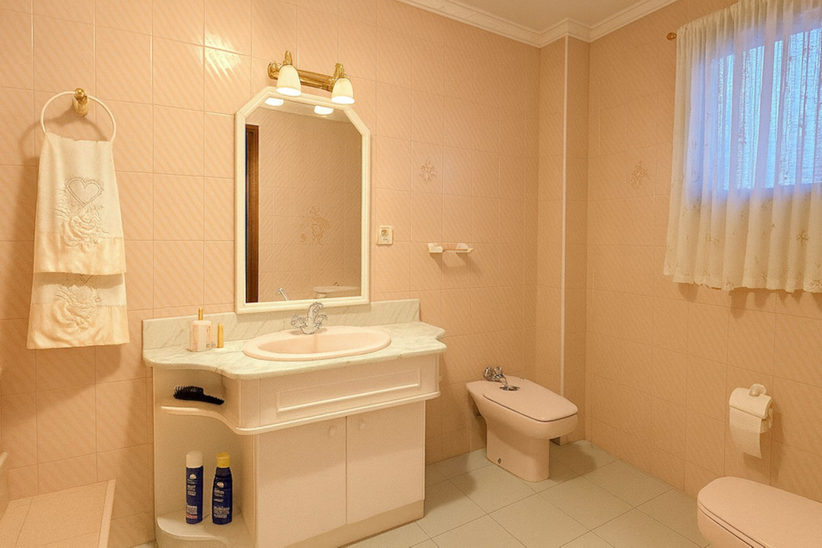 Se vende Villa - Chalet de 3 dormitorios en Costa Del Sol, Málaga, España