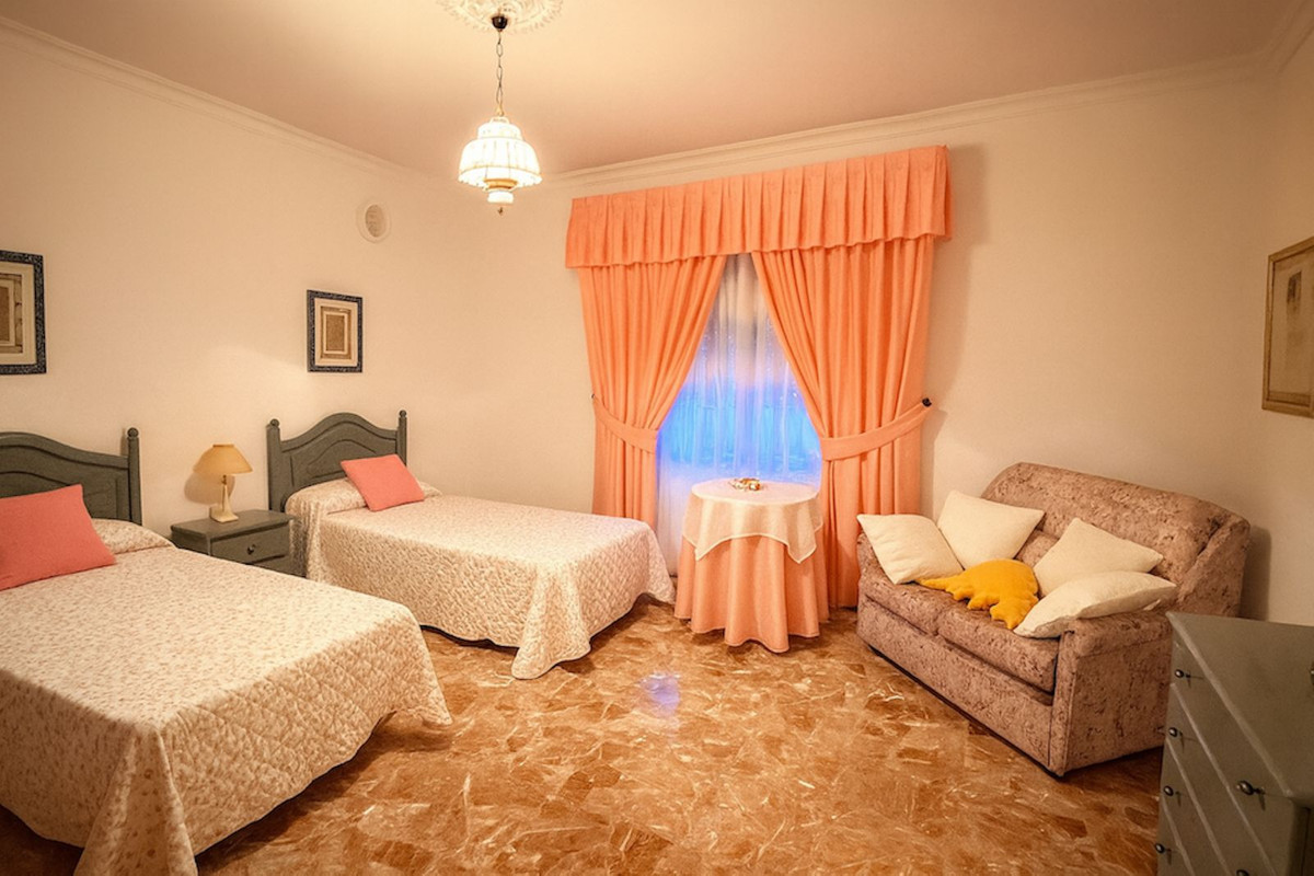 Se vende Villa - Chalet de 3 dormitorios en Costa Del Sol, Málaga, España
