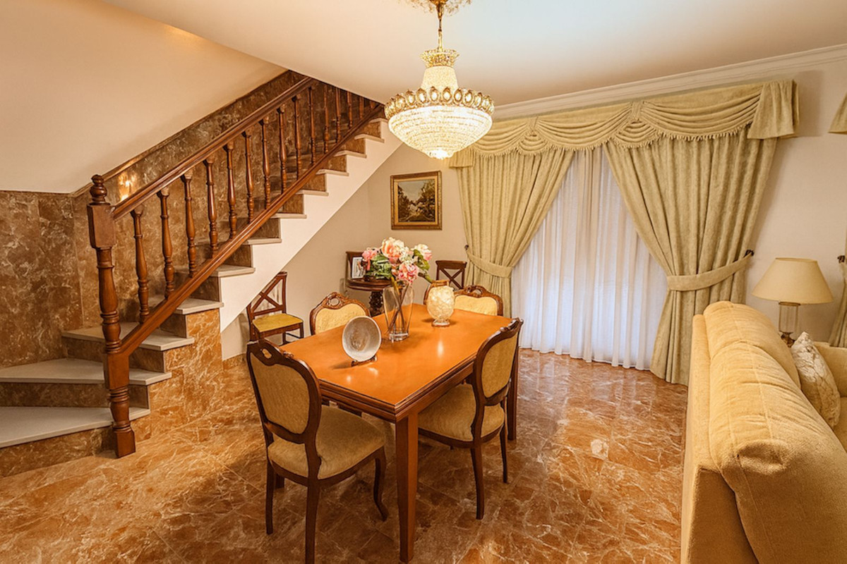 Se vende Villa - Chalet de 3 dormitorios en Costa Del Sol, Málaga, España