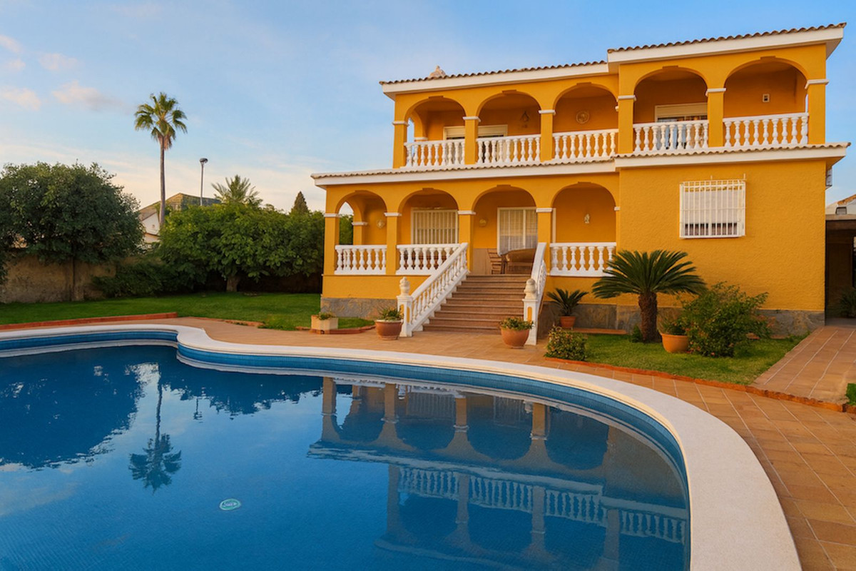 Se vende Villa - Chalet de 3 dormitorios en Costa Del Sol, Málaga, España