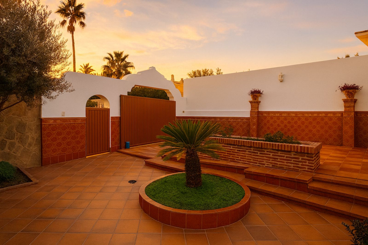 Se vende Villa - Chalet de 3 dormitorios en Costa Del Sol, Málaga, España