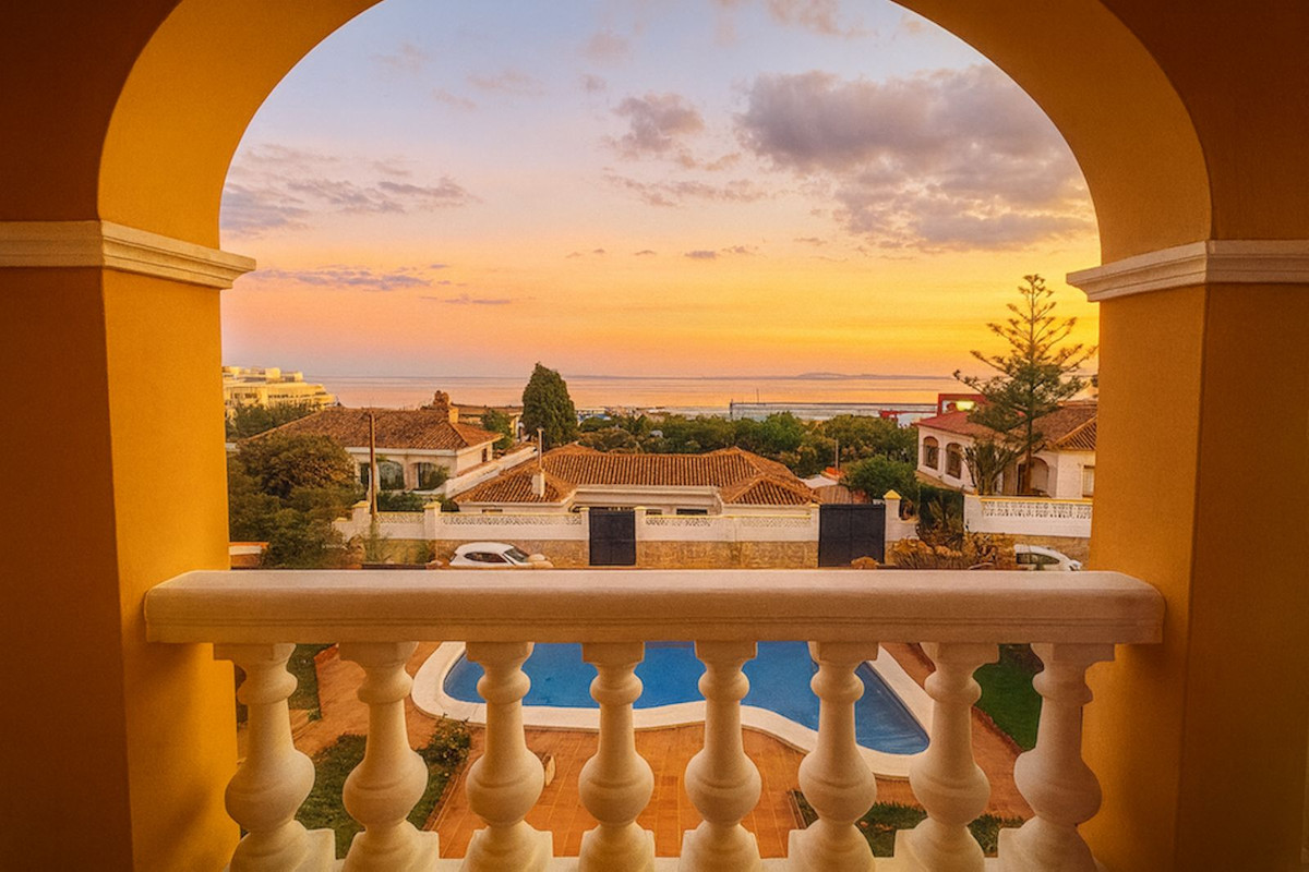 Se vende Villa - Chalet de 3 dormitorios en Costa Del Sol, Málaga, España