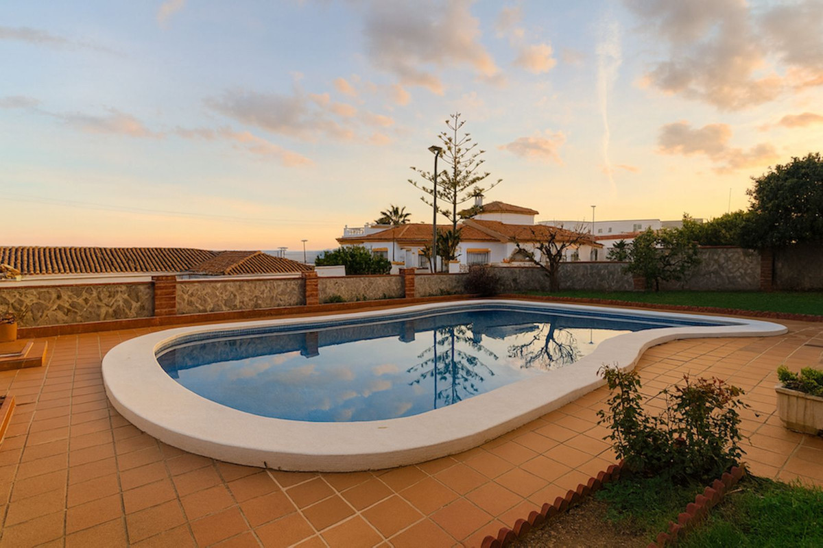Se vende Villa - Chalet de 3 dormitorios en Costa Del Sol, Málaga, España