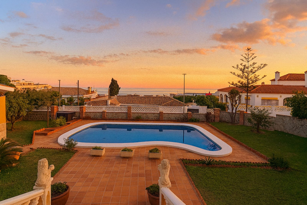 Se vende Villa - Chalet de 3 dormitorios en Costa Del Sol, Málaga, España