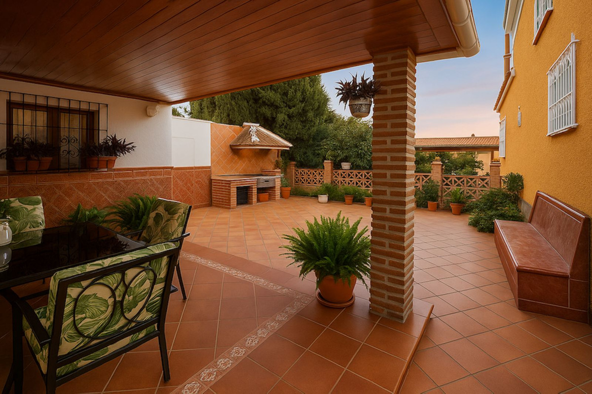 Se vende Villa - Chalet de 3 dormitorios en Costa Del Sol, Málaga, España