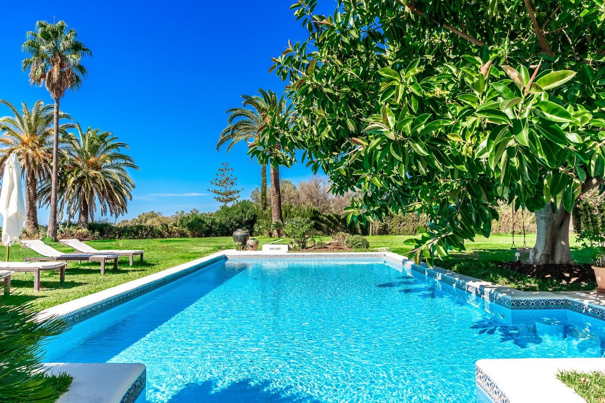 Se vende Villa - Chalet de 4 dormitorios en Costa Del Sol, Málaga, España