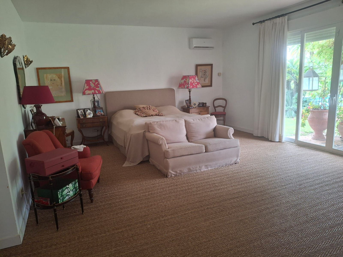 Se vende Villa - Chalet de 4 dormitorios en Costa Del Sol, Málaga, España