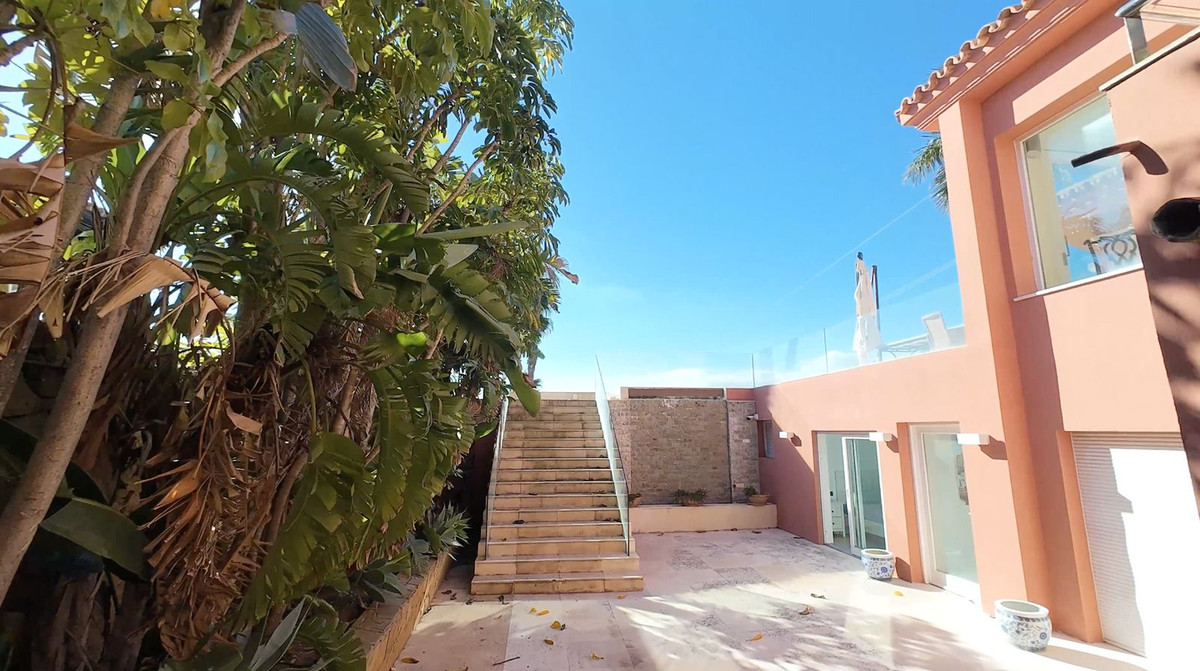 Se vende Villa - Chalet de 8 dormitorios en Costa Del Sol, Málaga, España
