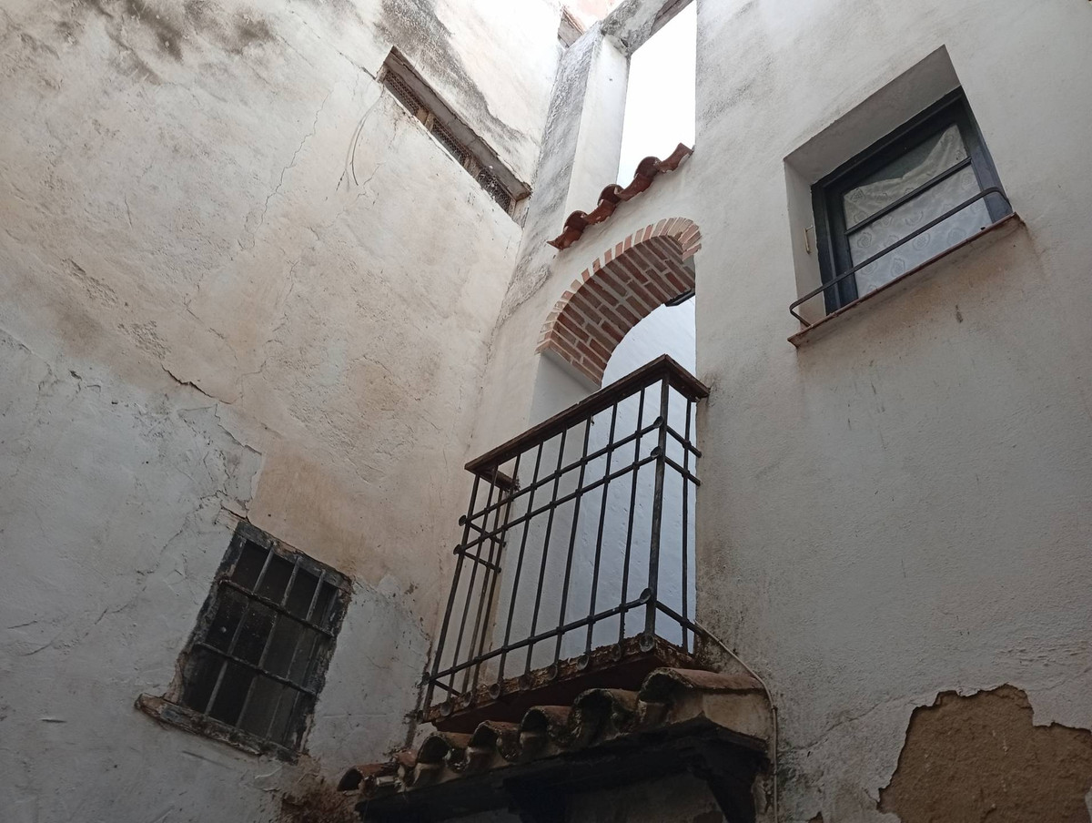 6 Bed Townhouse for sale in Ronda Costa Del Sol, Málaga, Spain