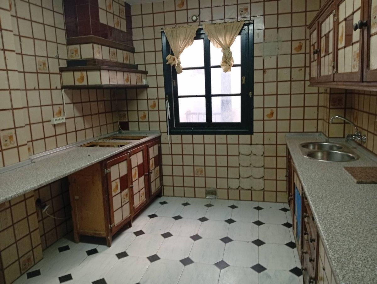 6 Bed Townhouse for sale in Ronda Costa Del Sol, Málaga, Spain