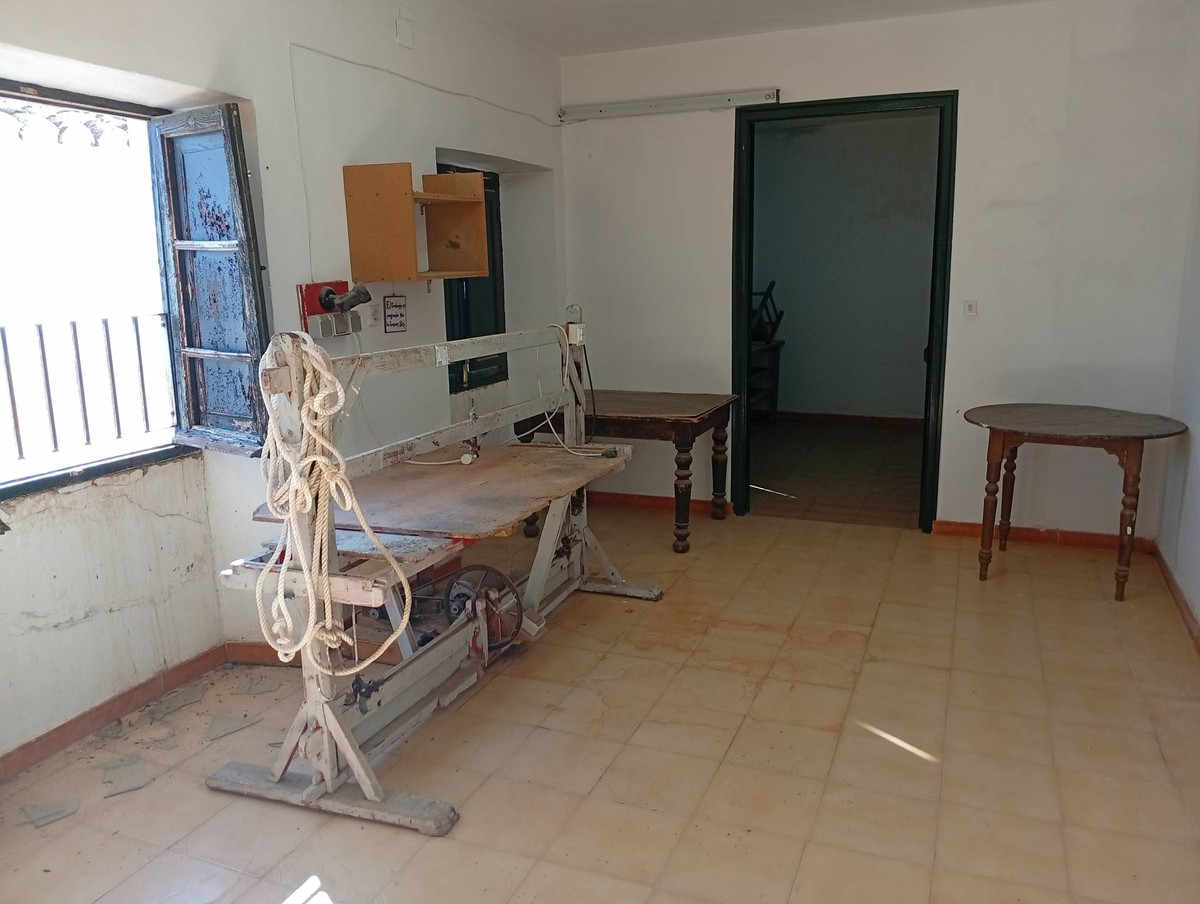 6 Bed Townhouse for sale in Ronda Costa Del Sol, Málaga, Spain