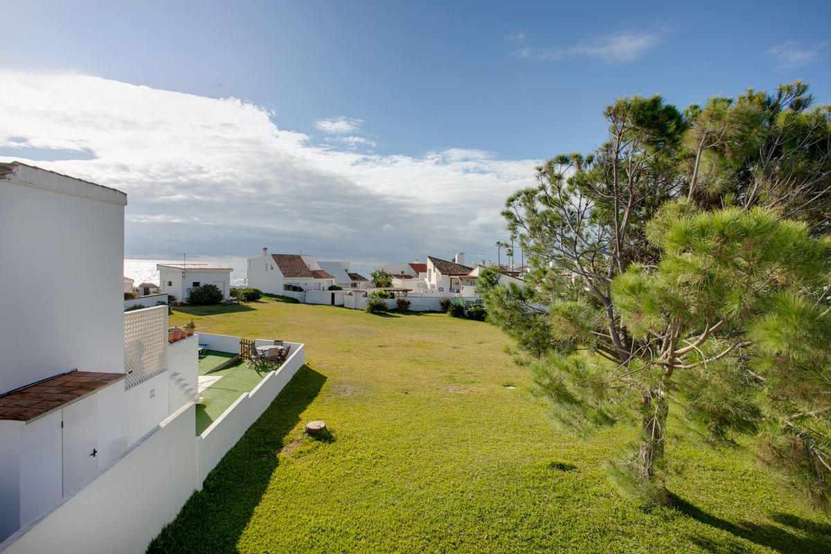 3 Bed Townhouse for sale in Estepona Costa Del Sol, Málaga, Spain
