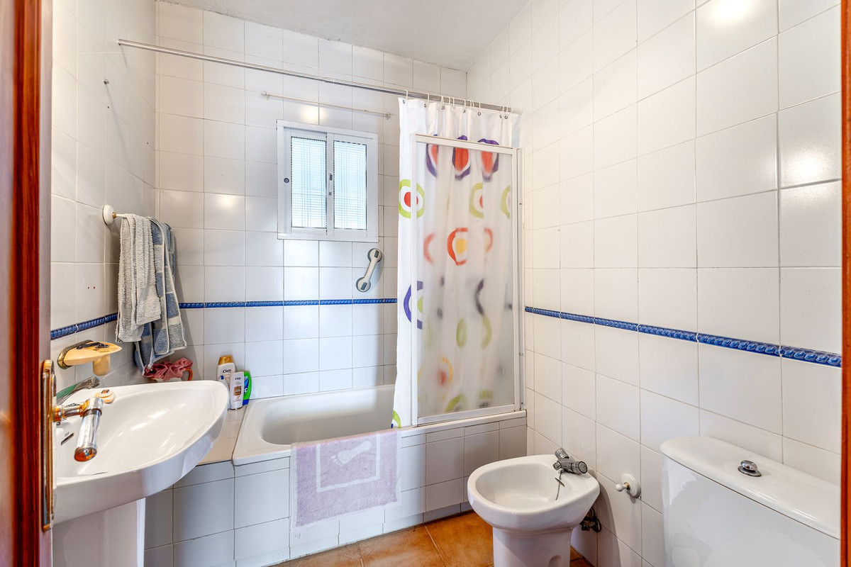 Se vende Finca - Cortijo de 2 dormitorios en Costa Del Sol, Málaga, España