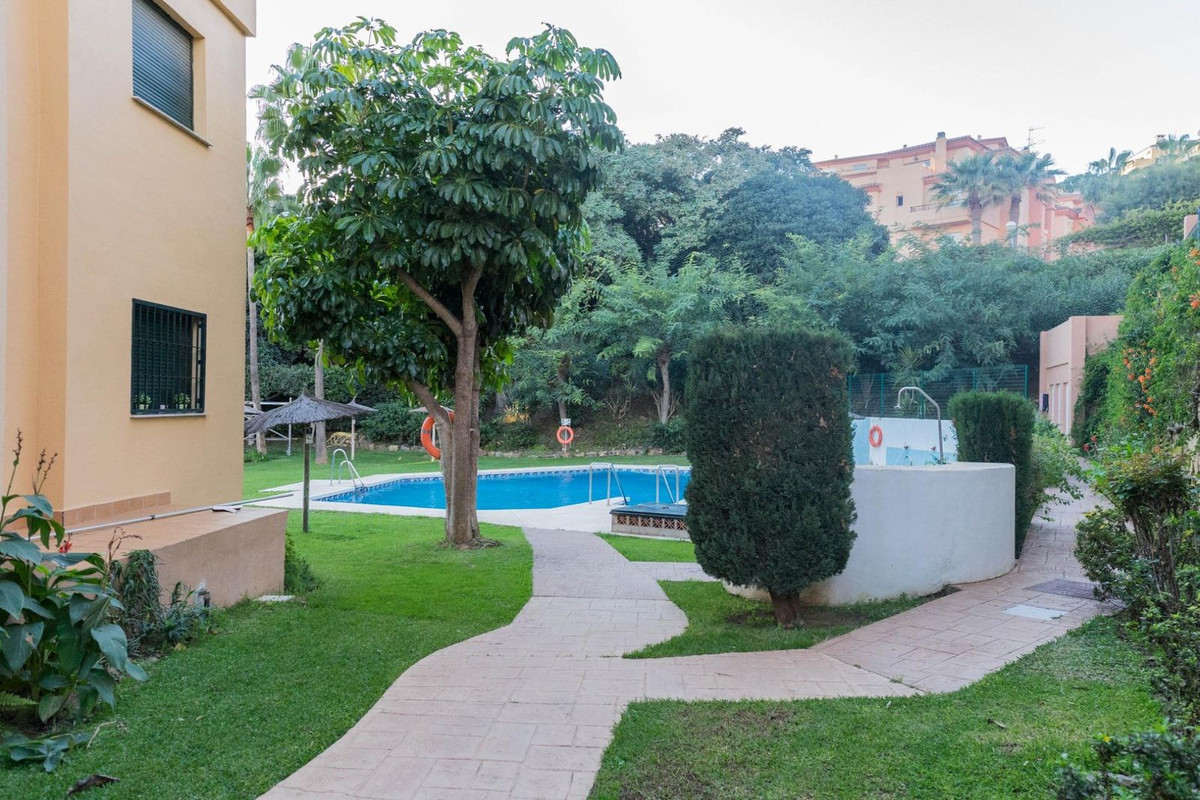Se vende Apartamento Planta Media de 2 dormitorios en Costa Del Sol, Málaga, España