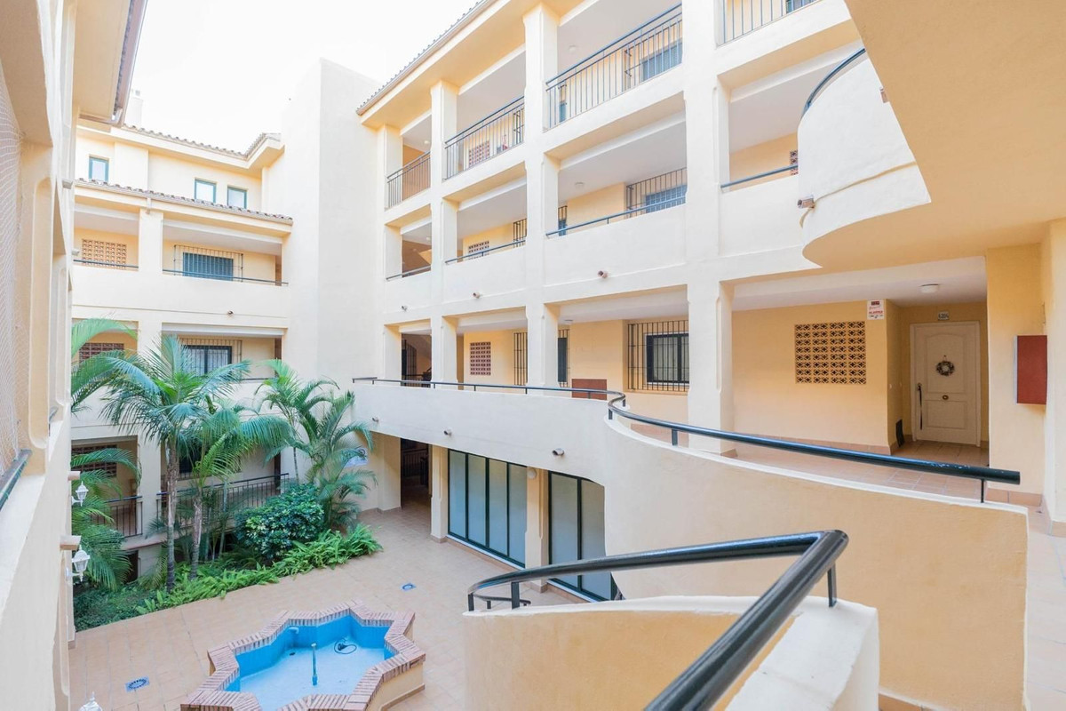 Se vende Apartamento Planta Media de 2 dormitorios en Costa Del Sol, Málaga, España