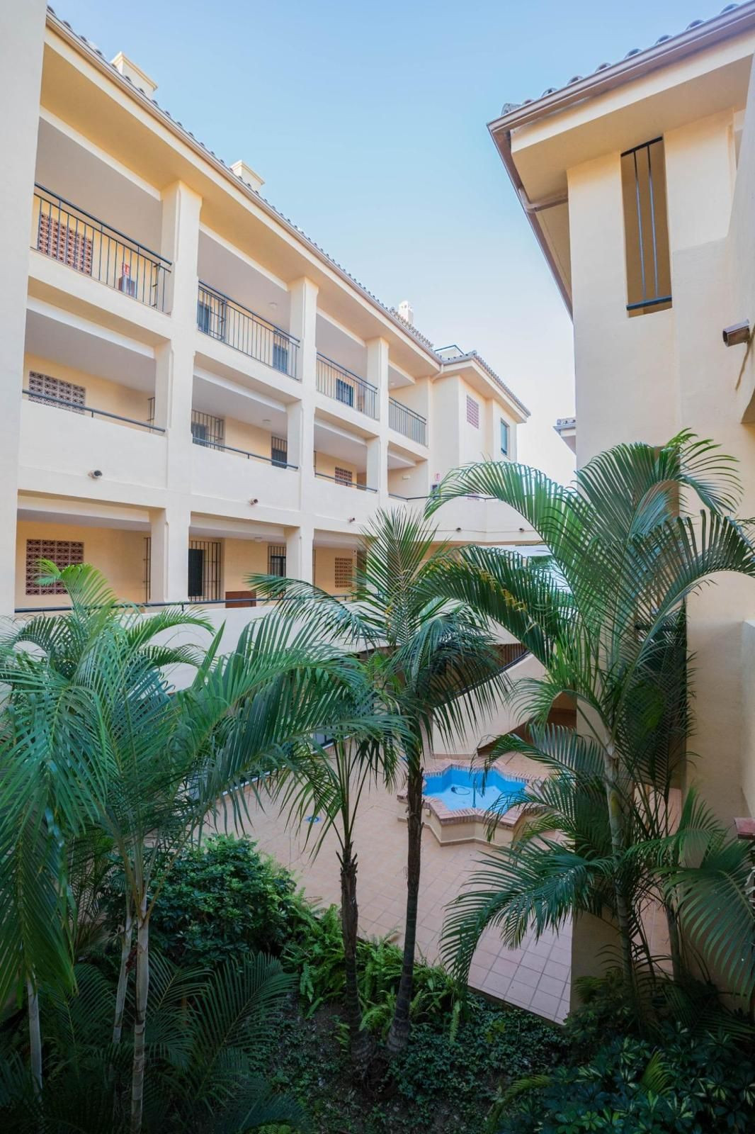 Se vende Apartamento Planta Media de 2 dormitorios en Costa Del Sol, Málaga, España