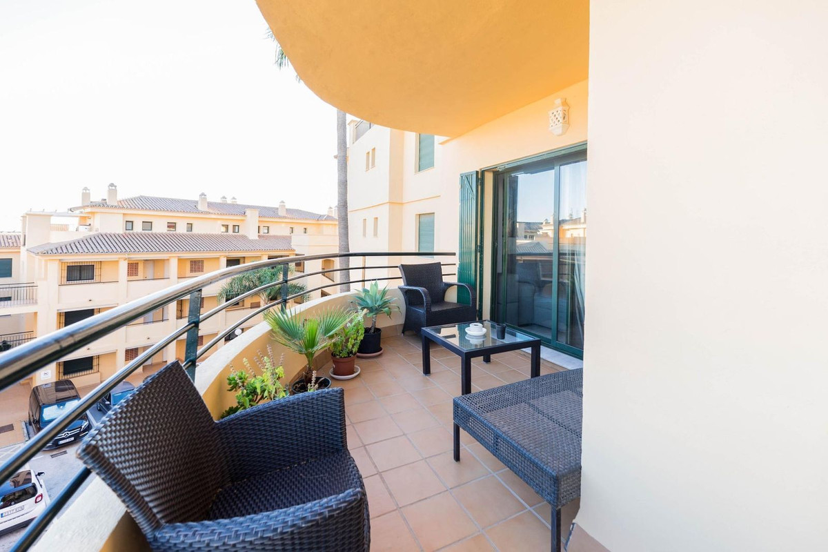 Se vende Apartamento Planta Media de 2 dormitorios en Costa Del Sol, Málaga, España