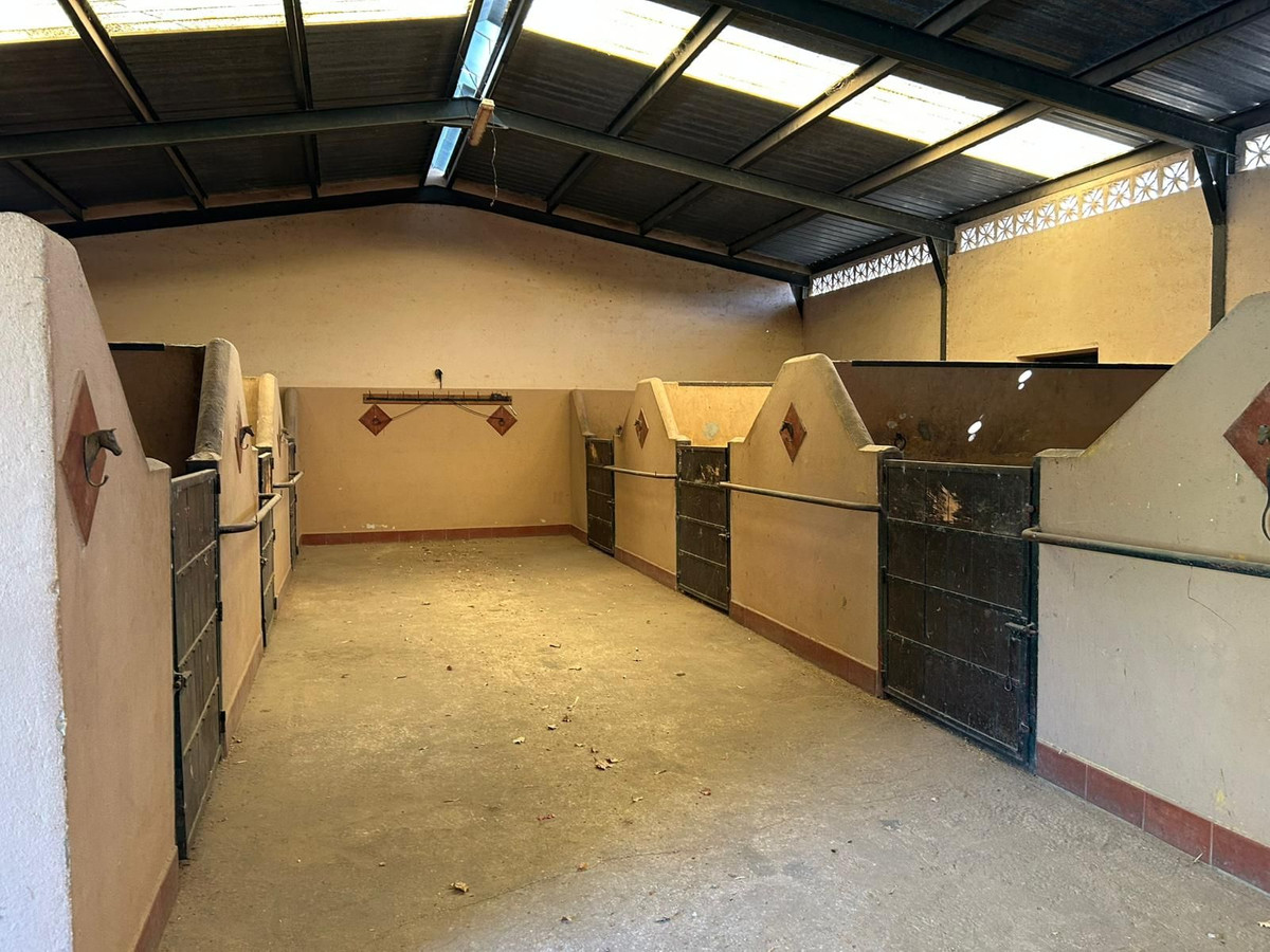 Se vende Finca - Cortijo de 3 dormitorios en Málaga, Málaga, España
