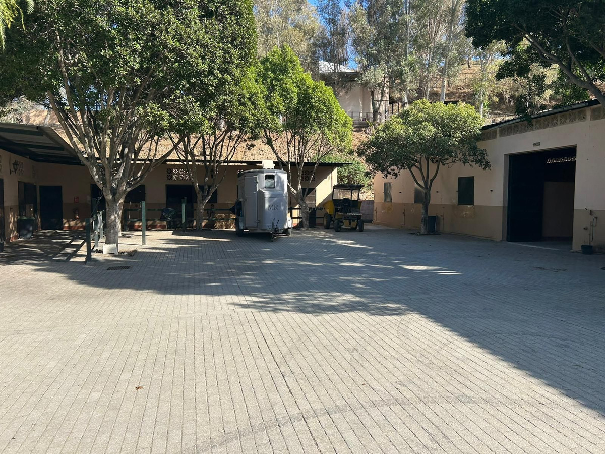 Se vende Finca - Cortijo de 3 dormitorios en Málaga, Málaga, España