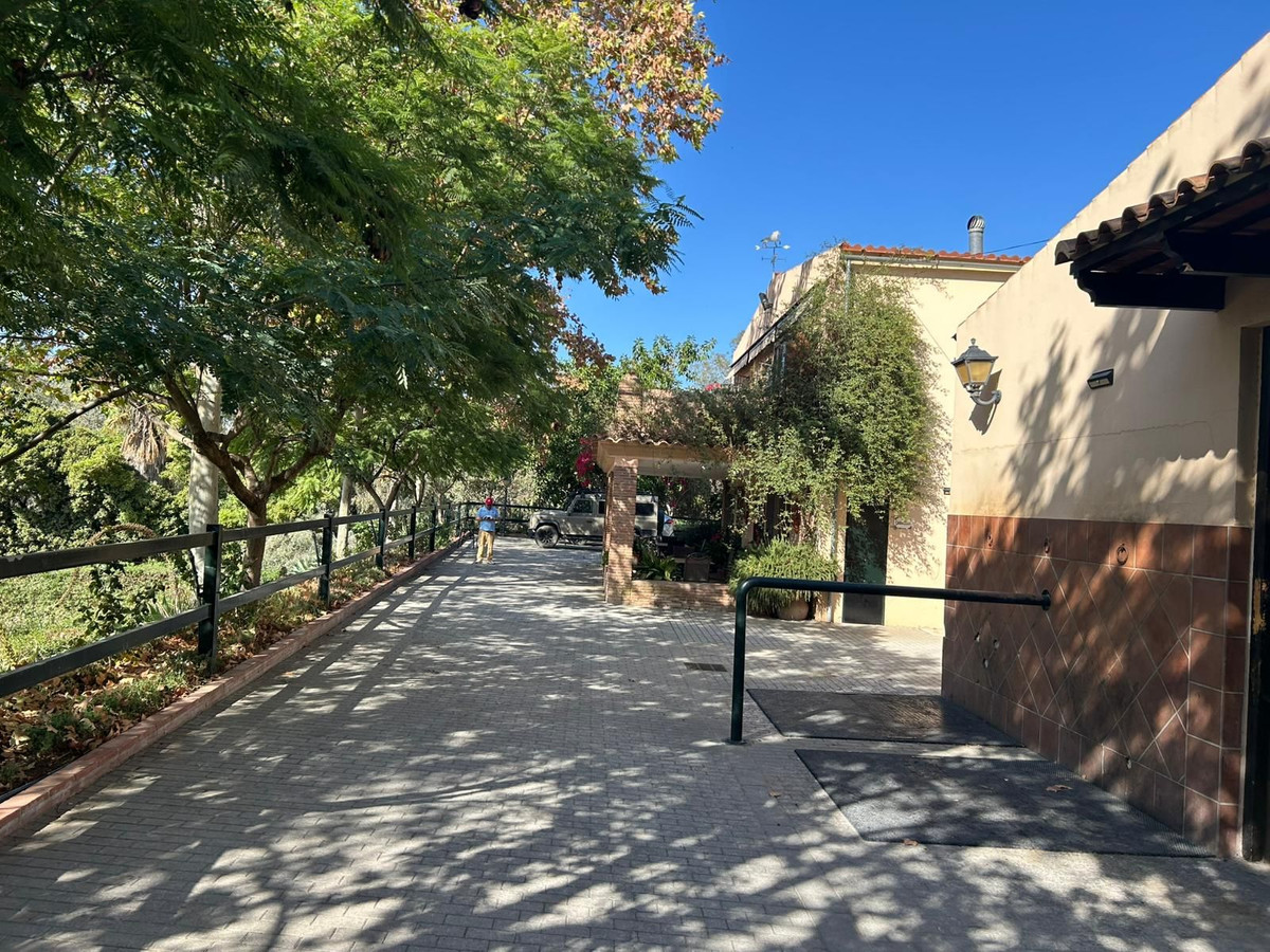 Se vende Finca - Cortijo de 3 dormitorios en Málaga, Málaga, España