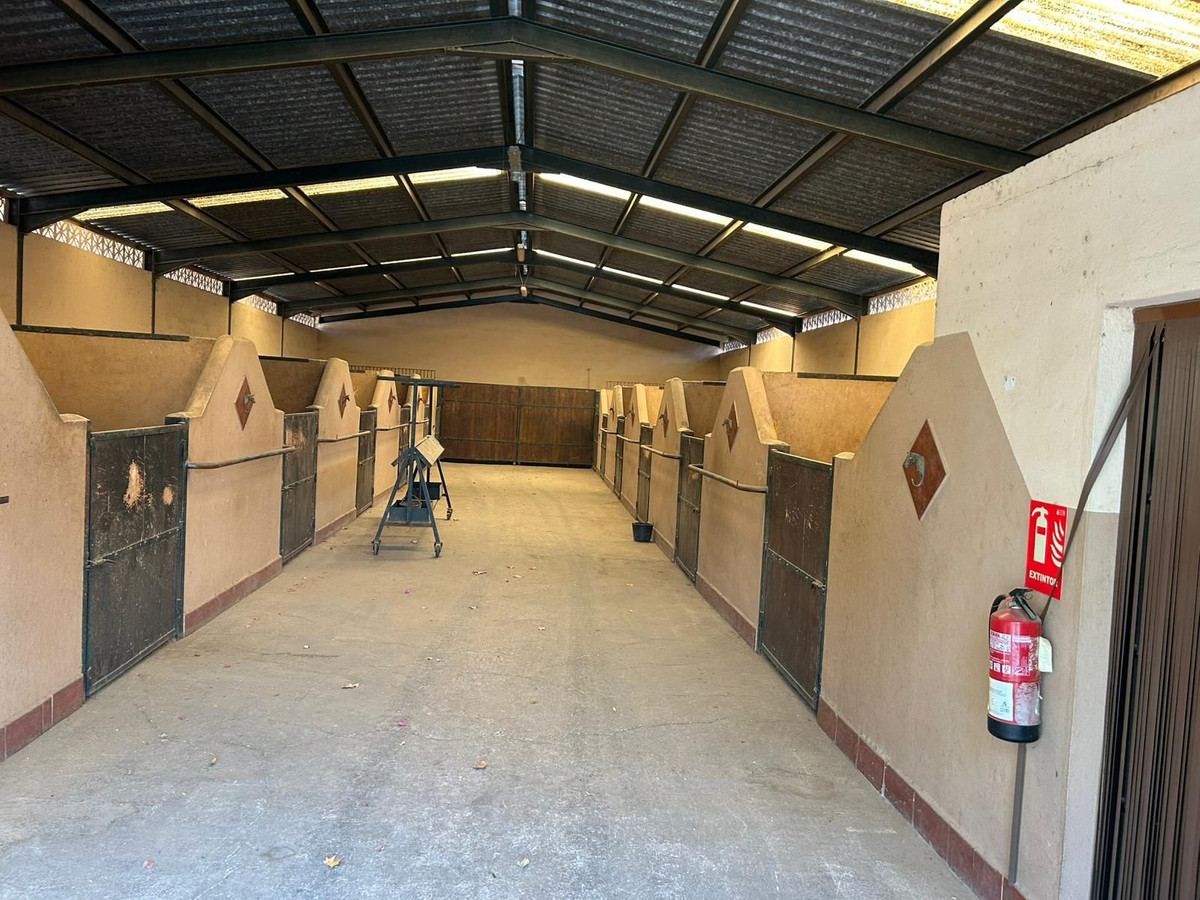 Se vende Finca - Cortijo de 3 dormitorios en Málaga, Málaga, España