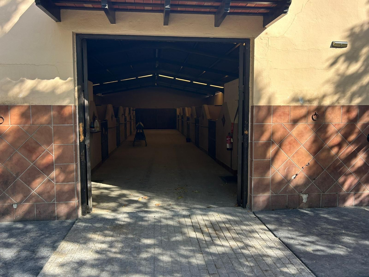 Se vende Finca - Cortijo de 3 dormitorios en Málaga, Málaga, España