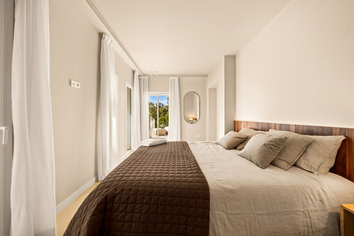 3 Bed Apartment for sale in La Quinta Costa Del Sol, Málaga, Spain