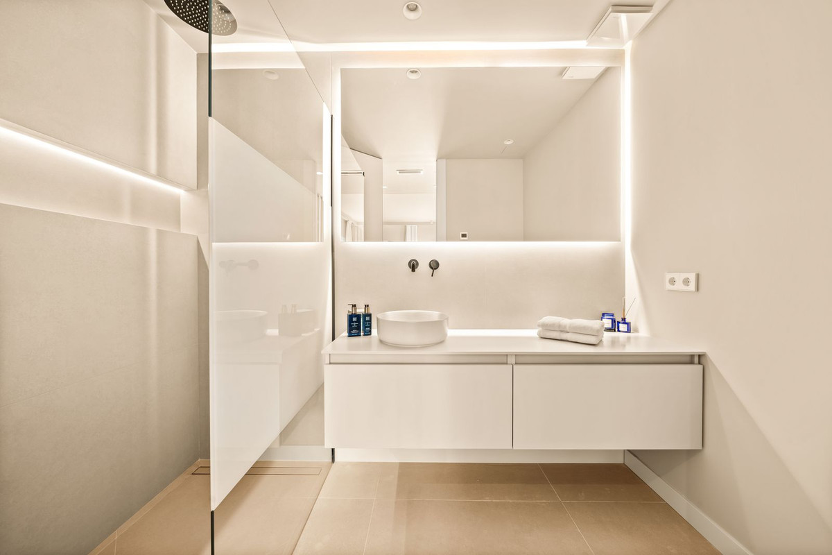 3 Bed Apartment for sale in La Quinta Costa Del Sol, Málaga, Spain