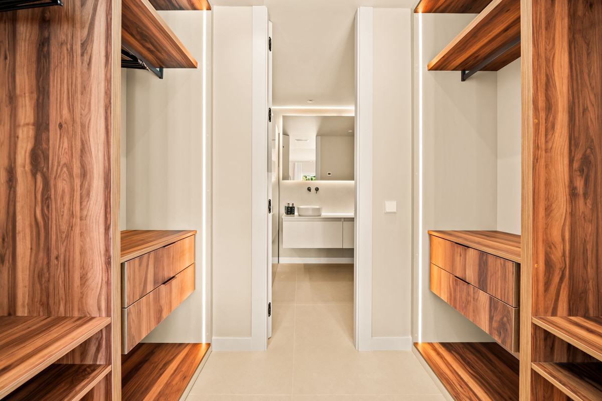 3 Bed Apartment for sale in La Quinta Costa Del Sol, Málaga, Spain
