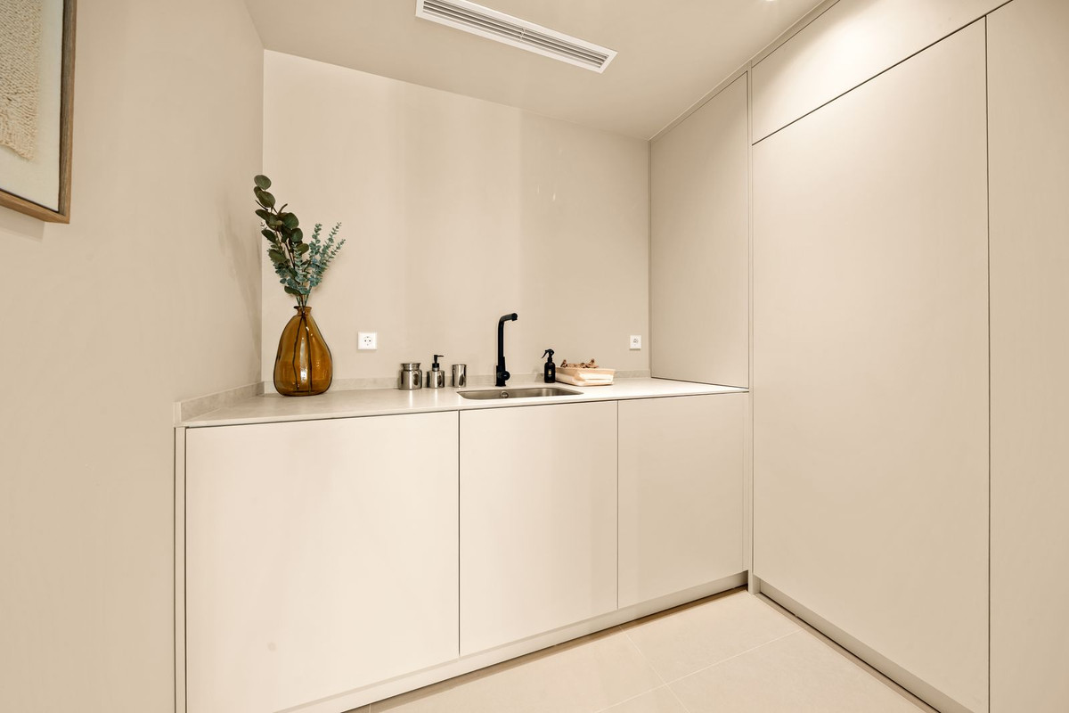 3 Bed Apartment for sale in La Quinta Costa Del Sol, Málaga, Spain