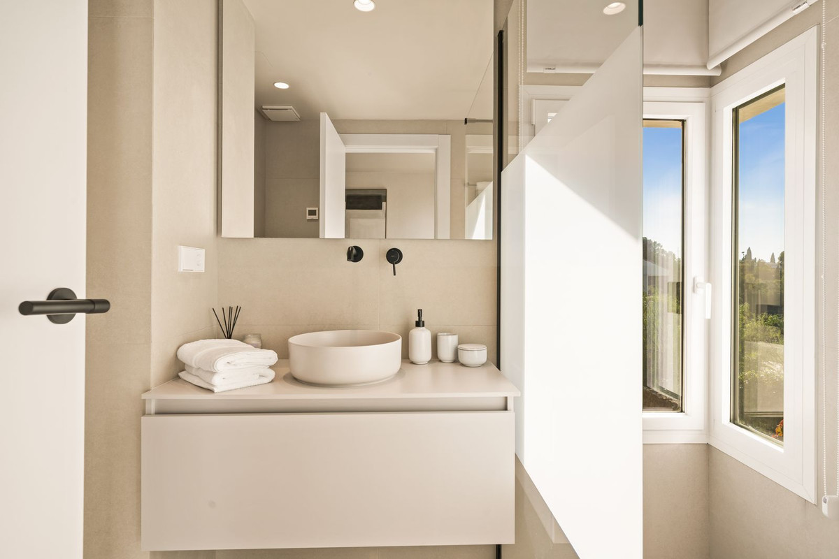 3 Bed Apartment for sale in La Quinta Costa Del Sol, Málaga, Spain