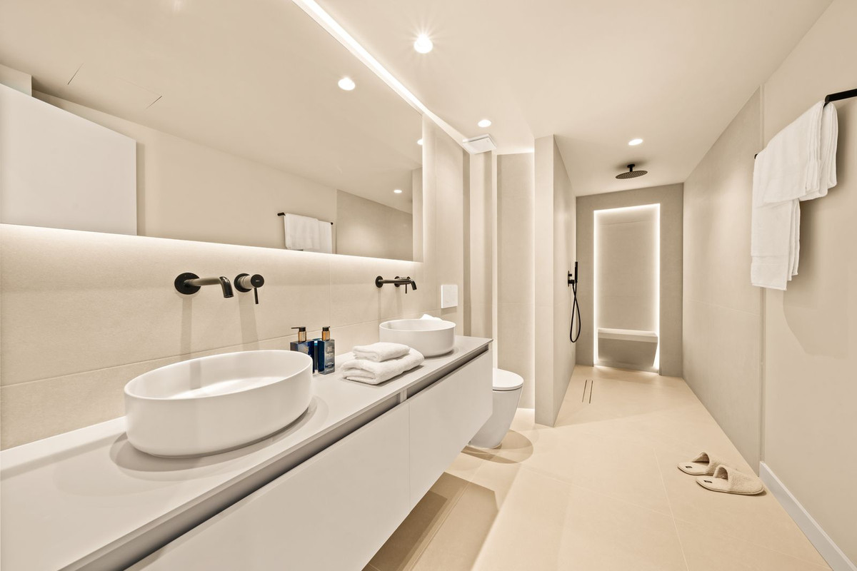 3 Bed Apartment for sale in La Quinta Costa Del Sol, Málaga, Spain