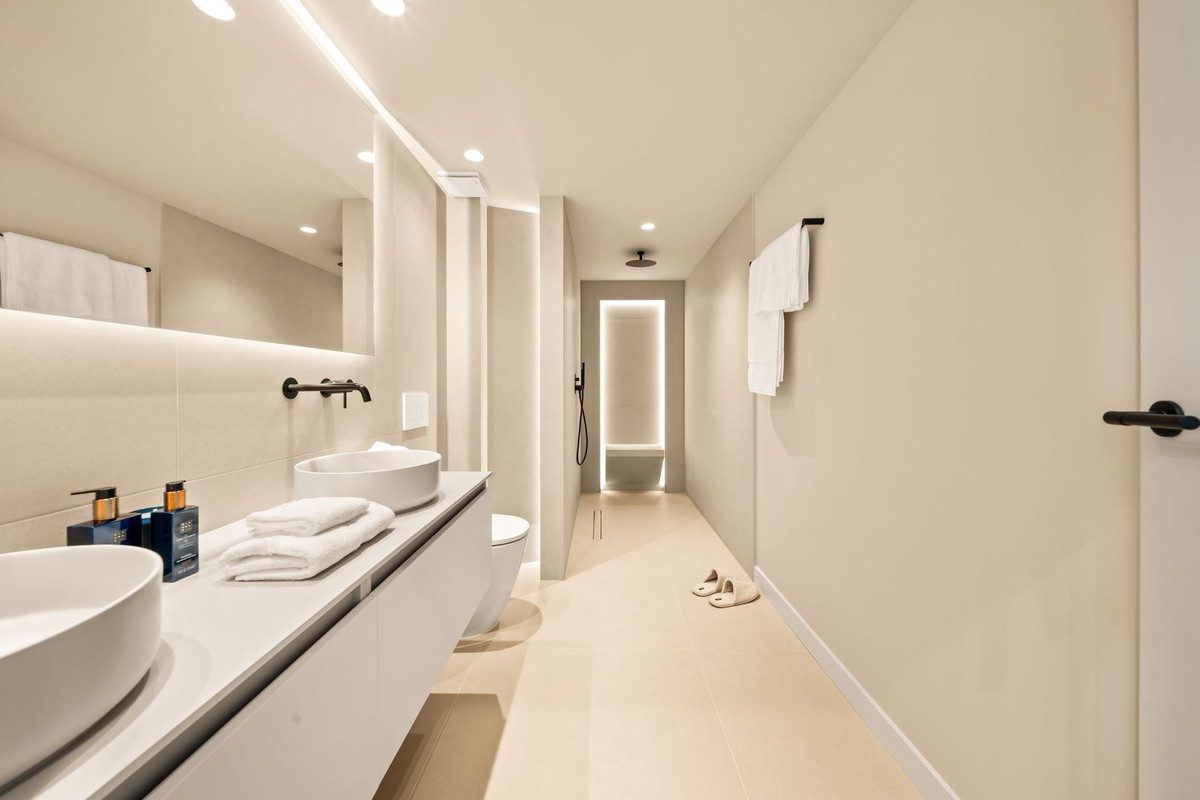 3 Bed Apartment for sale in La Quinta Costa Del Sol, Málaga, Spain