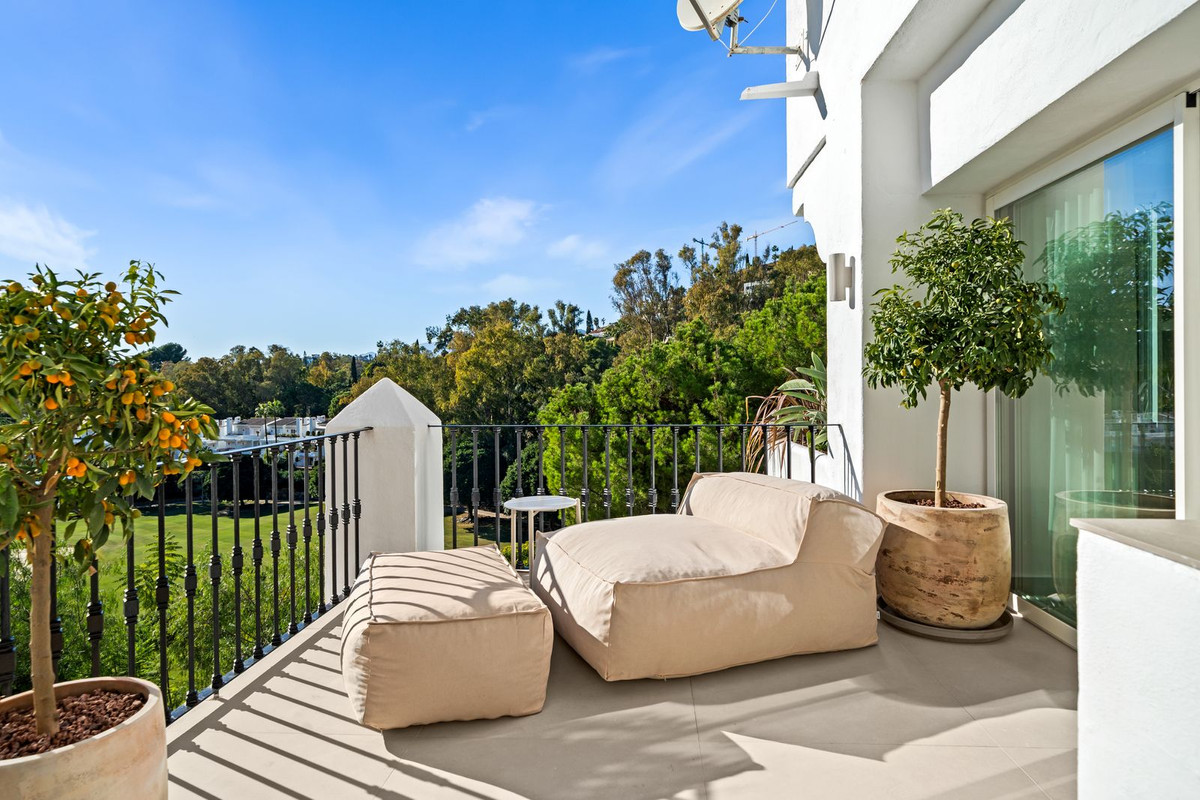 3 Bed Apartment for sale in La Quinta Costa Del Sol, Málaga, Spain