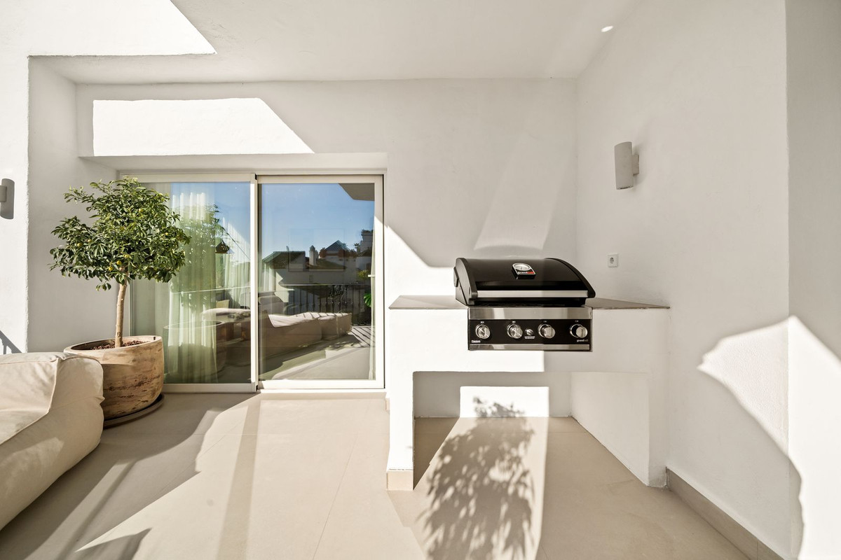 3 Bed Apartment for sale in La Quinta Costa Del Sol, Málaga, Spain