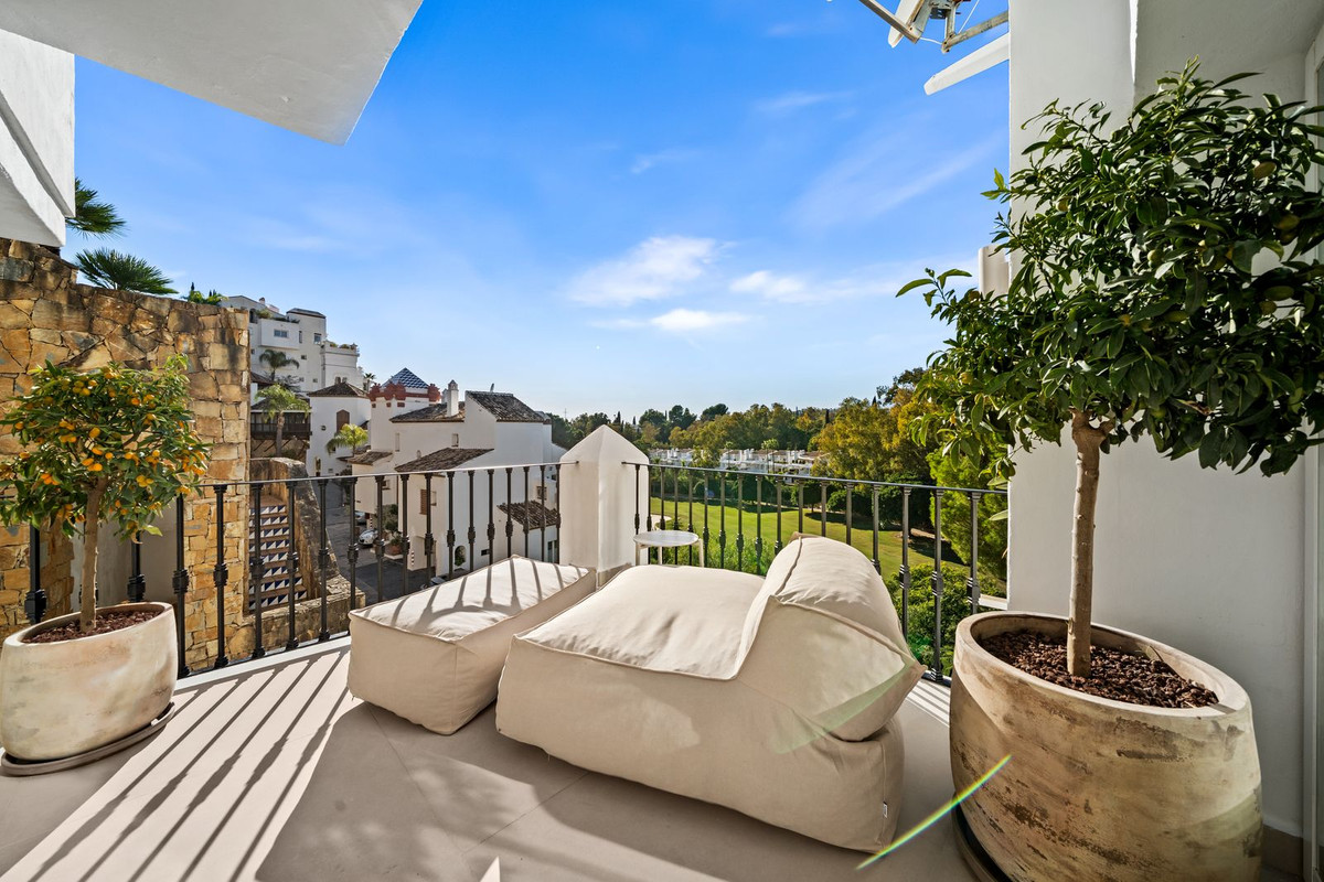 3 Bed Apartment for sale in La Quinta Costa Del Sol, Málaga, Spain