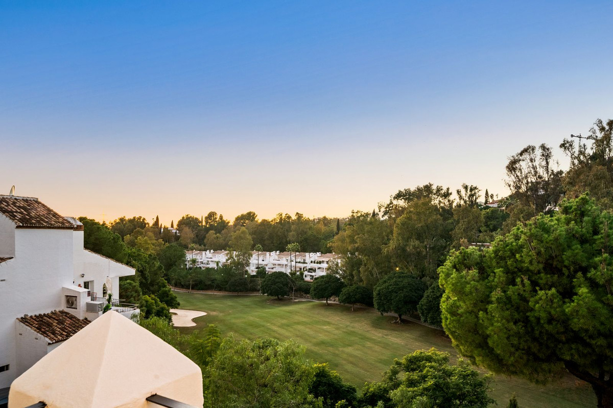 3 Bed Apartment for sale in La Quinta Costa Del Sol, Málaga, Spain