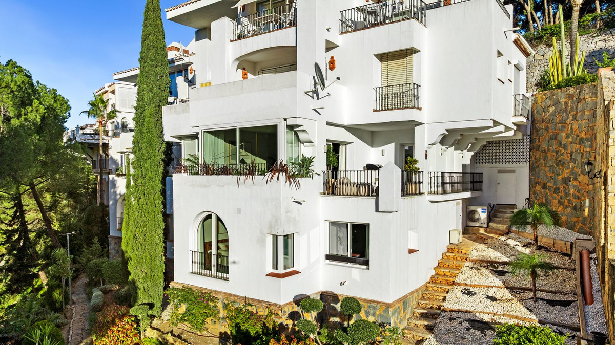 3 Bed Apartment for sale in La Quinta Costa Del Sol, Málaga, Spain