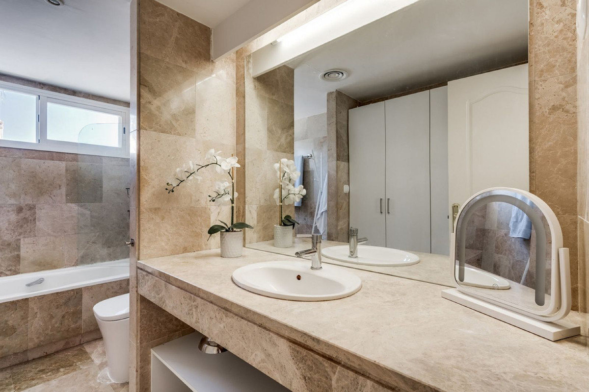 4 Bed Townhouse for sale in Nueva Andalucía Costa Del Sol, Málaga, Spain