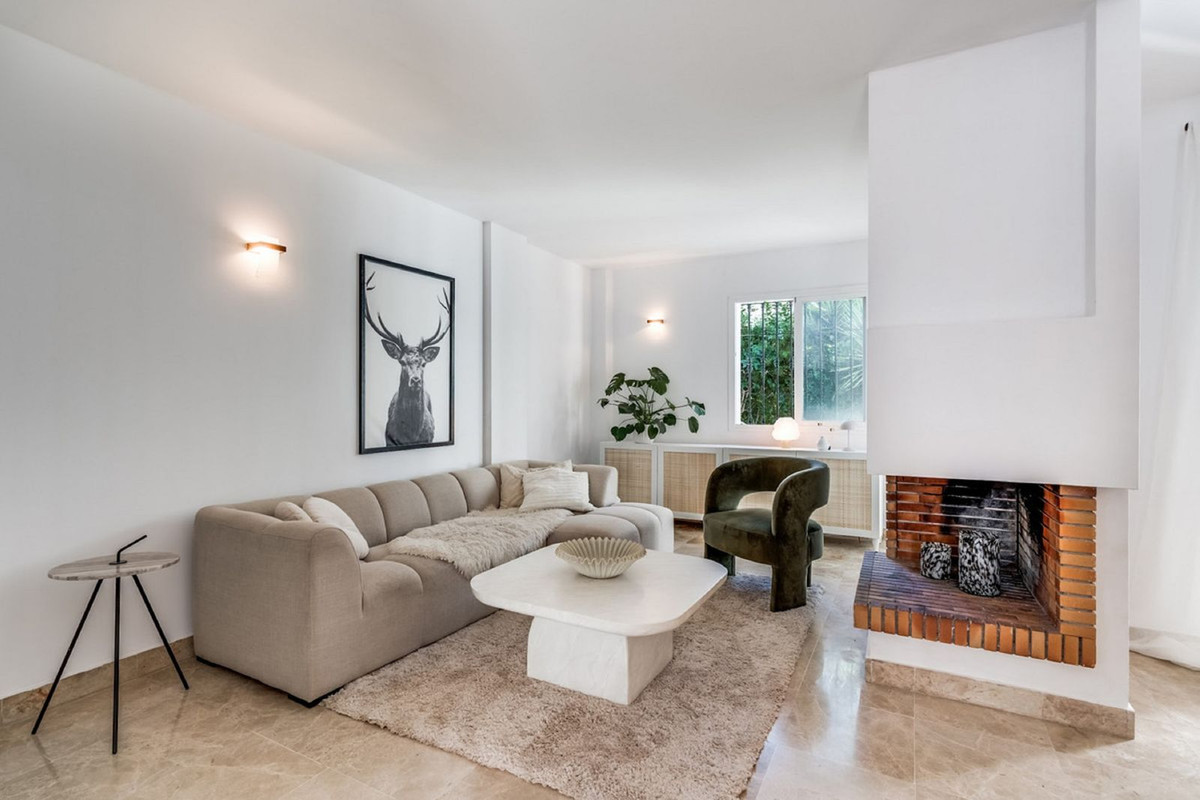 4 Bed Townhouse for sale in Nueva Andalucía Costa Del Sol, Málaga, Spain