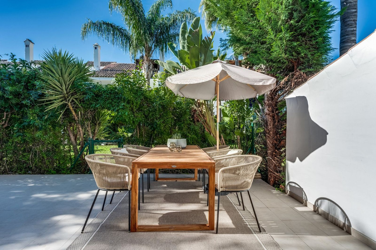 4 Bed Townhouse for sale in Nueva Andalucía Costa Del Sol, Málaga, Spain