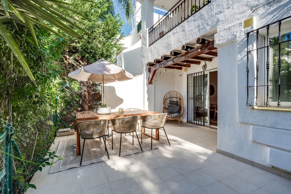 4 Bed Townhouse for sale in Nueva Andalucía Costa Del Sol, Málaga, Spain