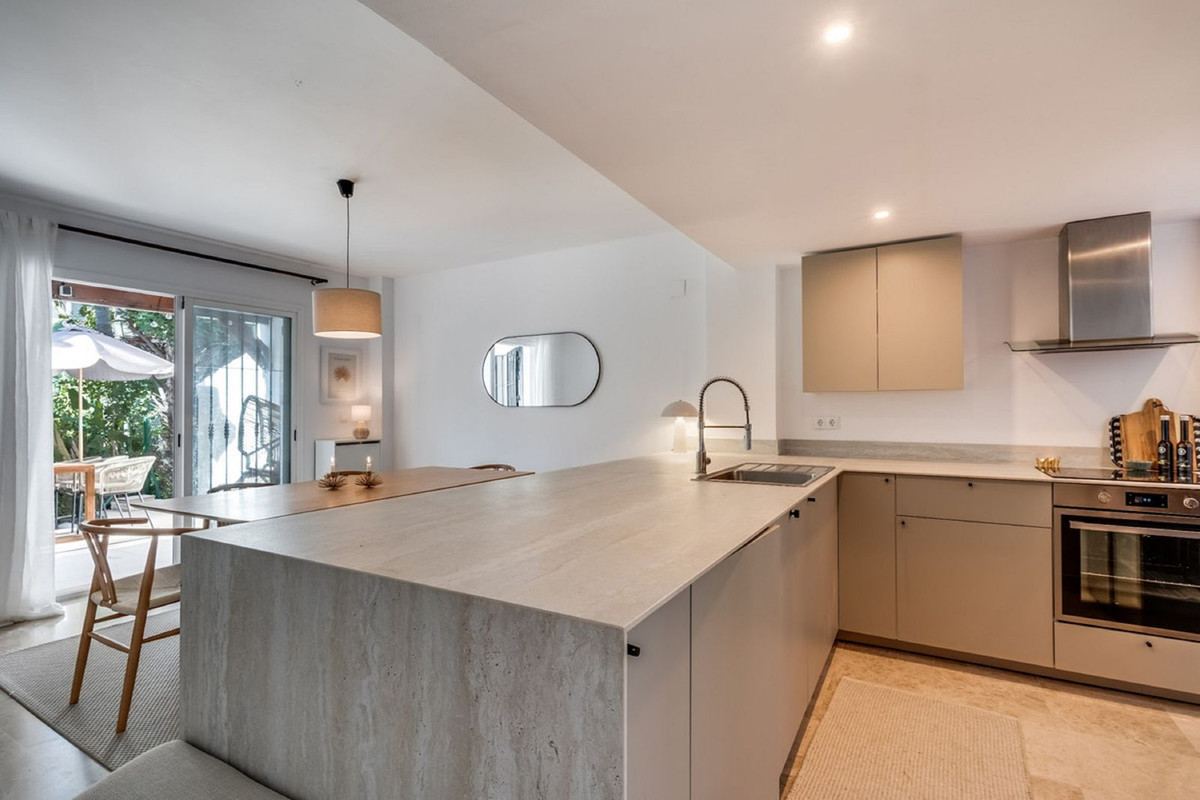 4 Bed Townhouse for sale in Nueva Andalucía Costa Del Sol, Málaga, Spain