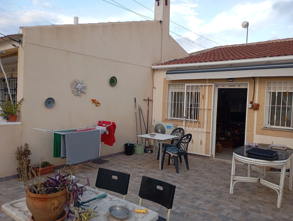 Se vende Bungalow de 2 dormitorios en Costa Blanca, Alicante, España