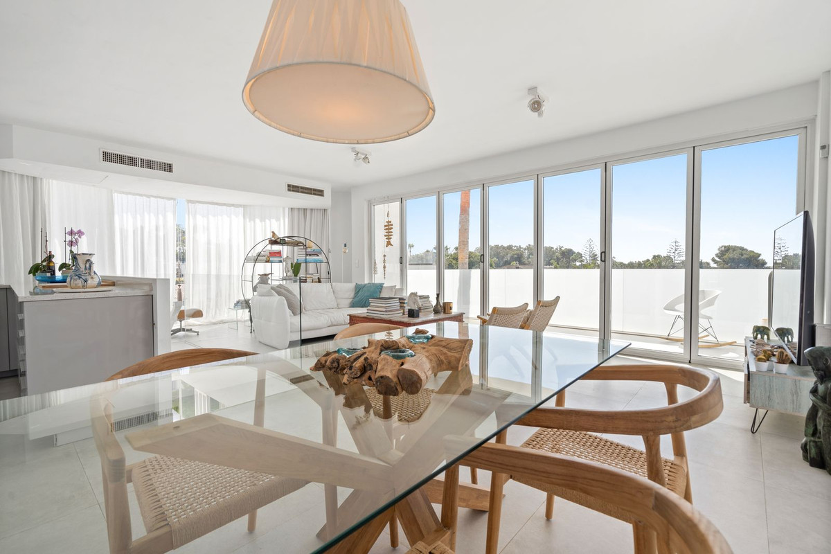 Se vende Villa - Chalet de 3 dormitorios en Costa Del Sol, Málaga, España