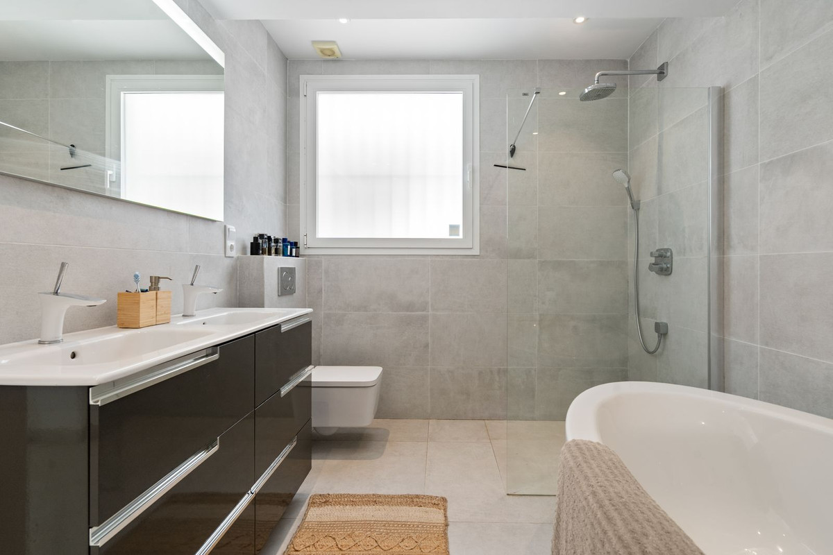 Se vende Villa - Chalet de 3 dormitorios en Costa Del Sol, Málaga, España